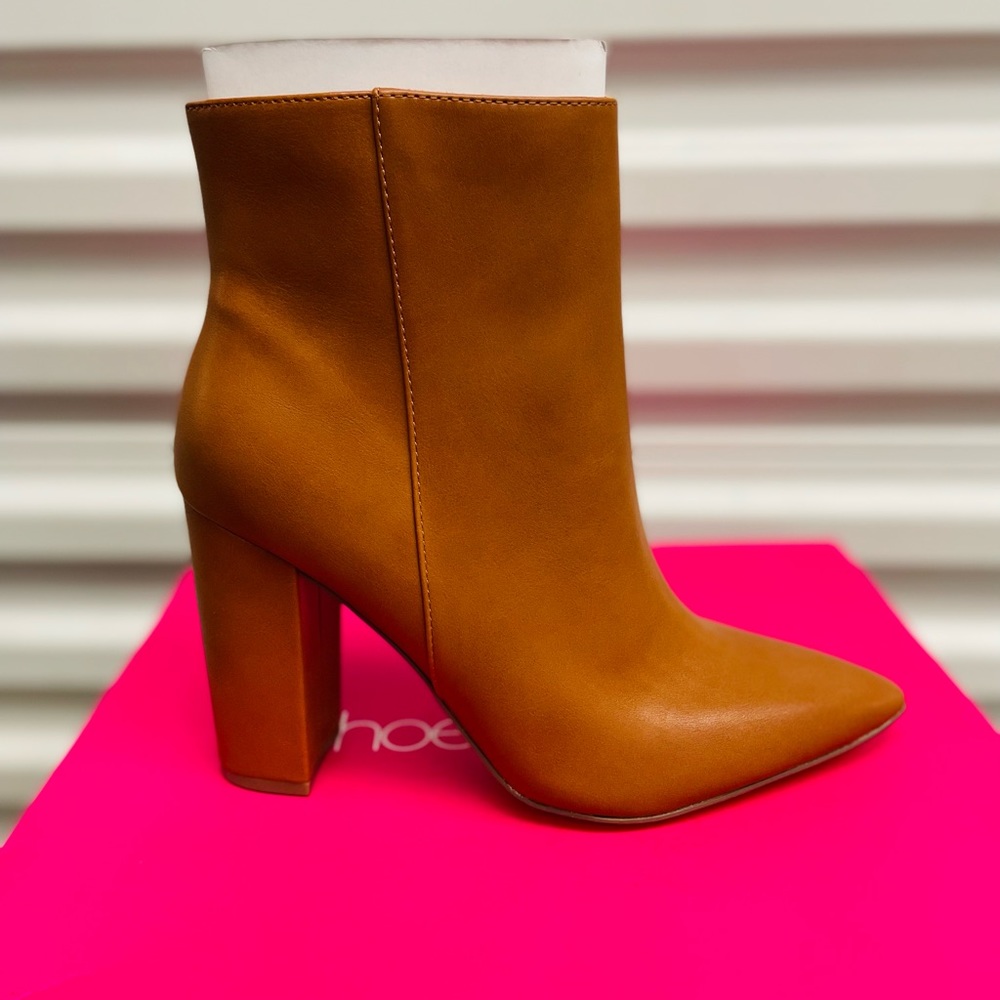 Boots! ❤️ - Picture 2 of 3